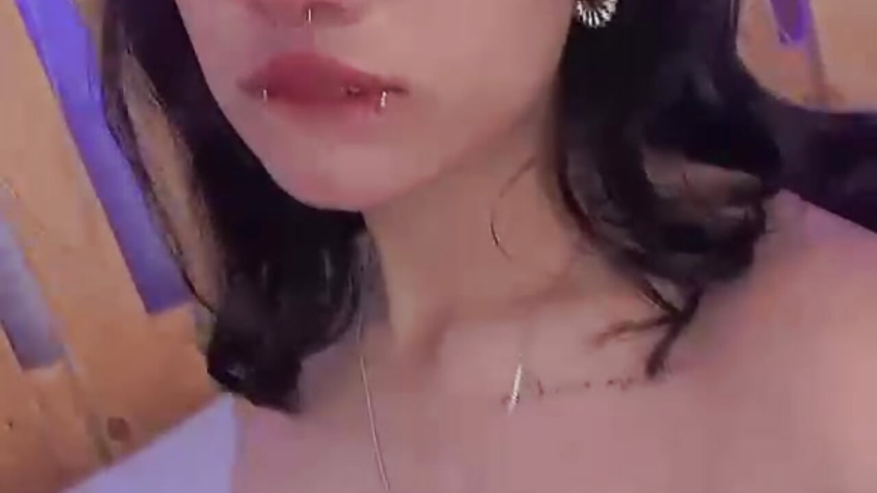 Tiny Clothes 💔🖤－カメラキャストのvalka_lundの動画