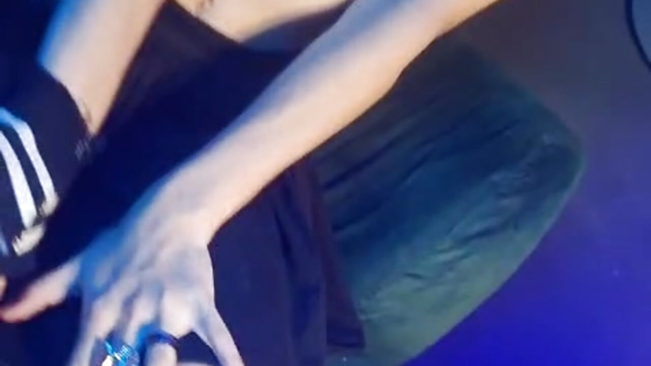Play a little with my pussy - video by Liiryon cam model