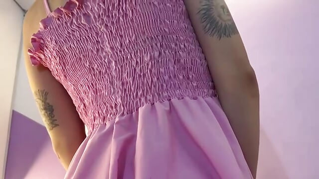 Play with me! - video của người mẫu cam Liiryon