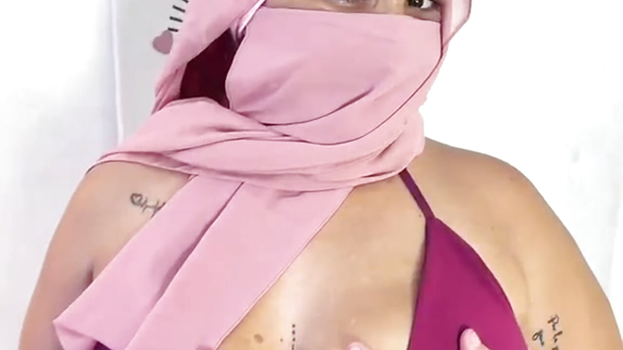 cute girl ❤️ - video by HeyNayla cam model