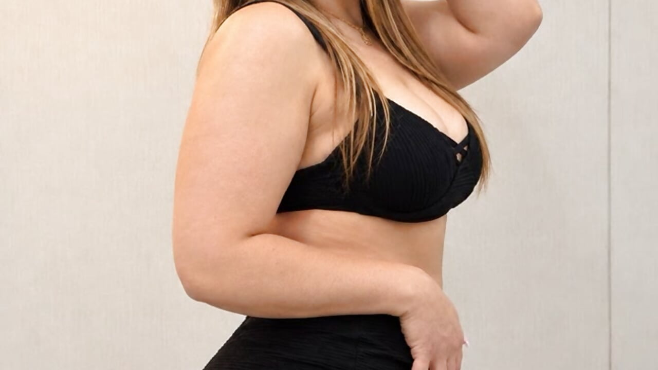 DARE TO DATE YOUR FAVORITE LATINA MILF – video od DianaColins