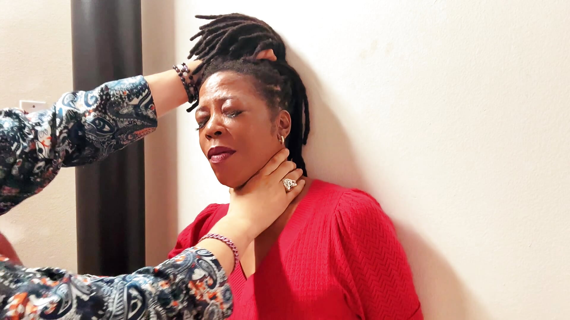 VANESSA TRIES TO LEAVE – video af VanessaWett