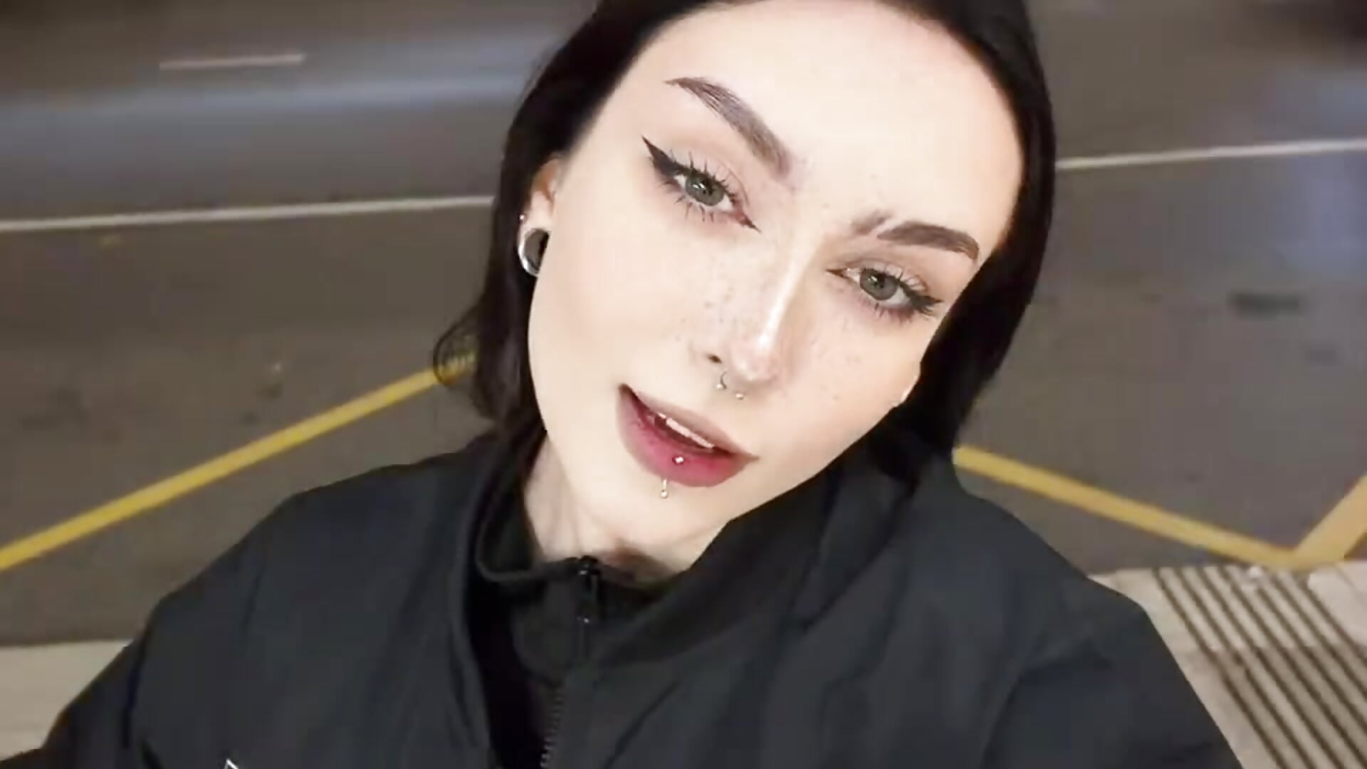Hello🖤 - vidéo du modèle de showcams LouraSilvius