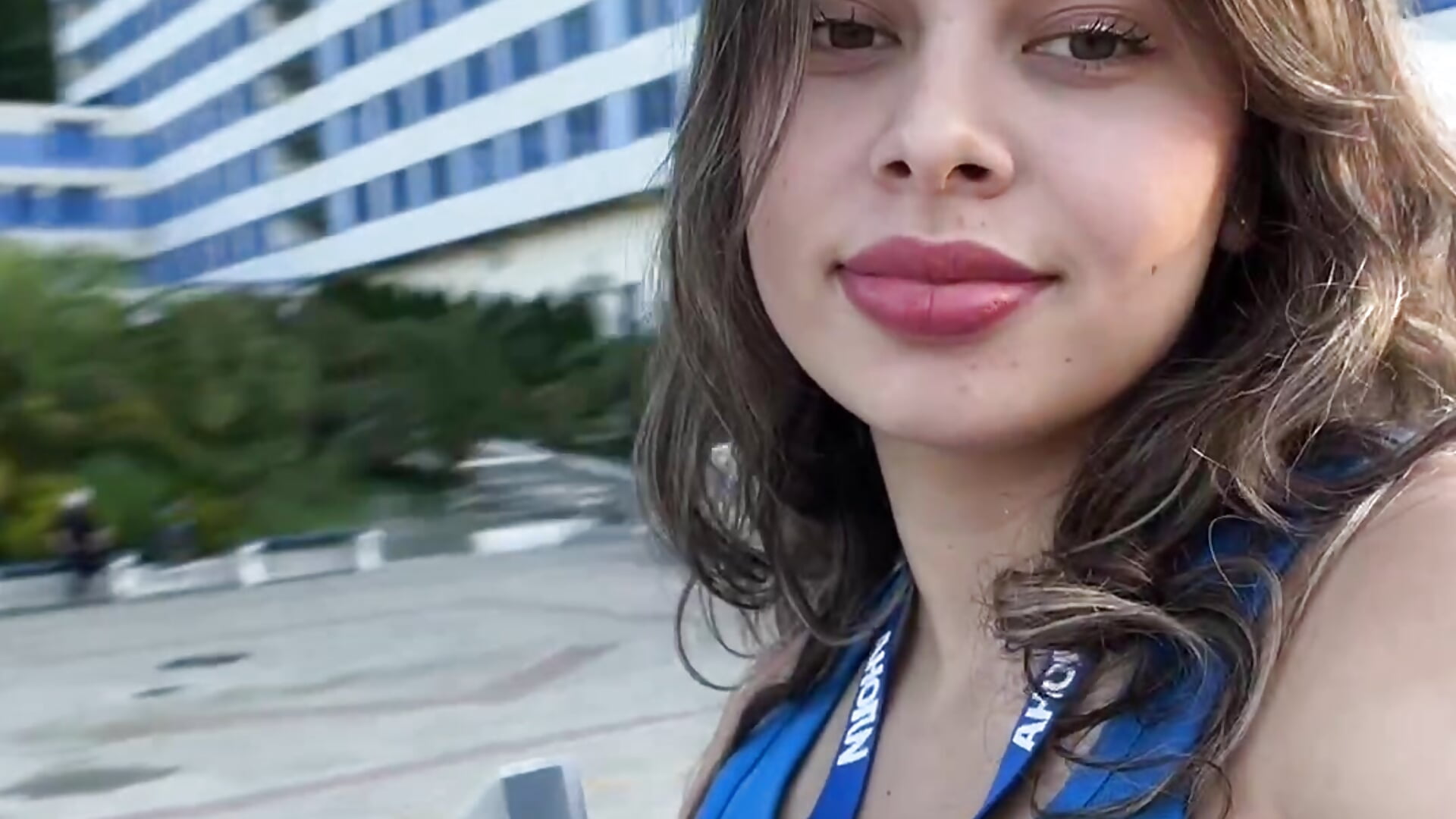 <3