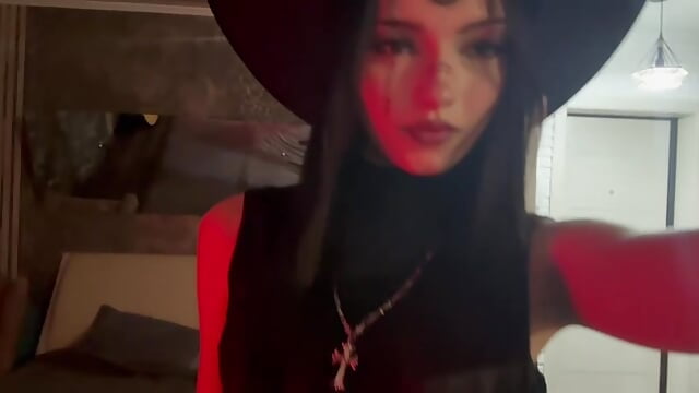Spooky Witch 😜 - video by MissEvelin cam model