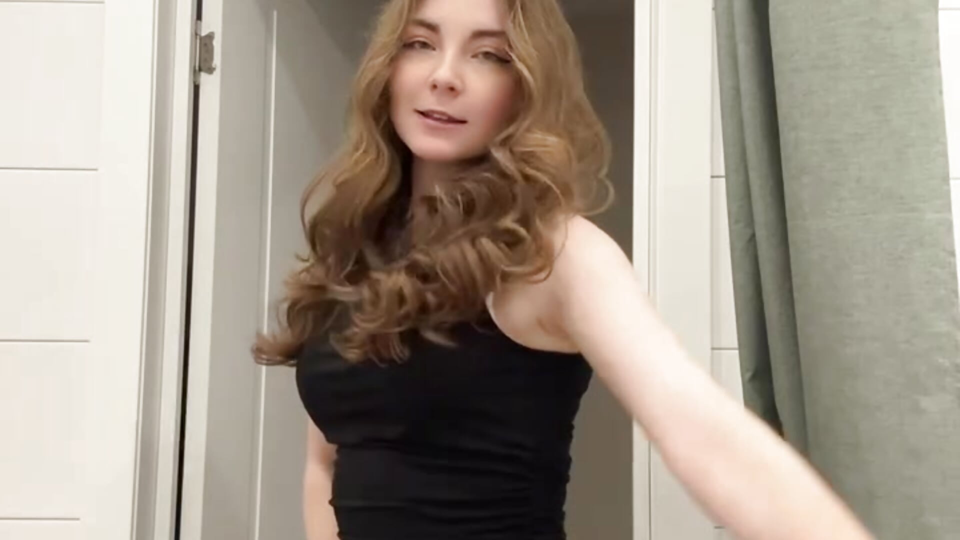 A little dancing? – video od webkamerové modelky YolandaThorpe