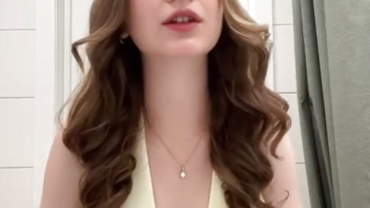 How do you like the neckline on the dress?