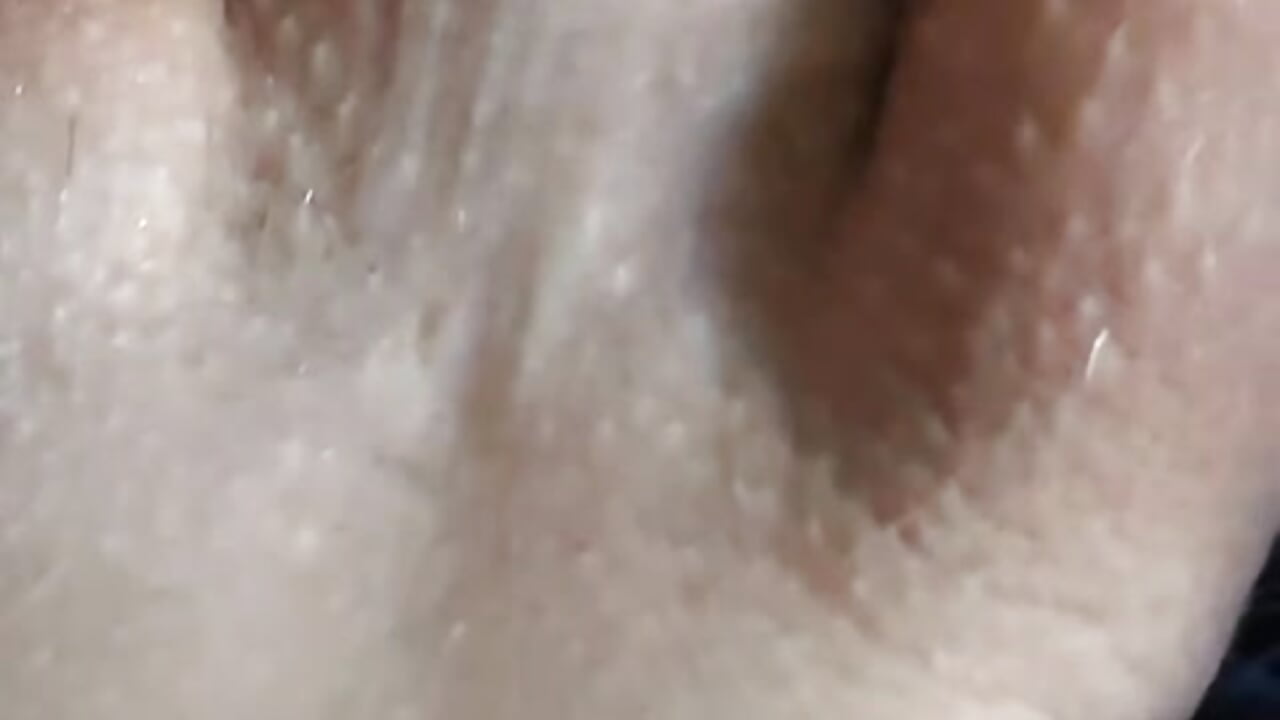 lucy melkt ihren jungen schwanz - video od modelky/modela Lucylovcum