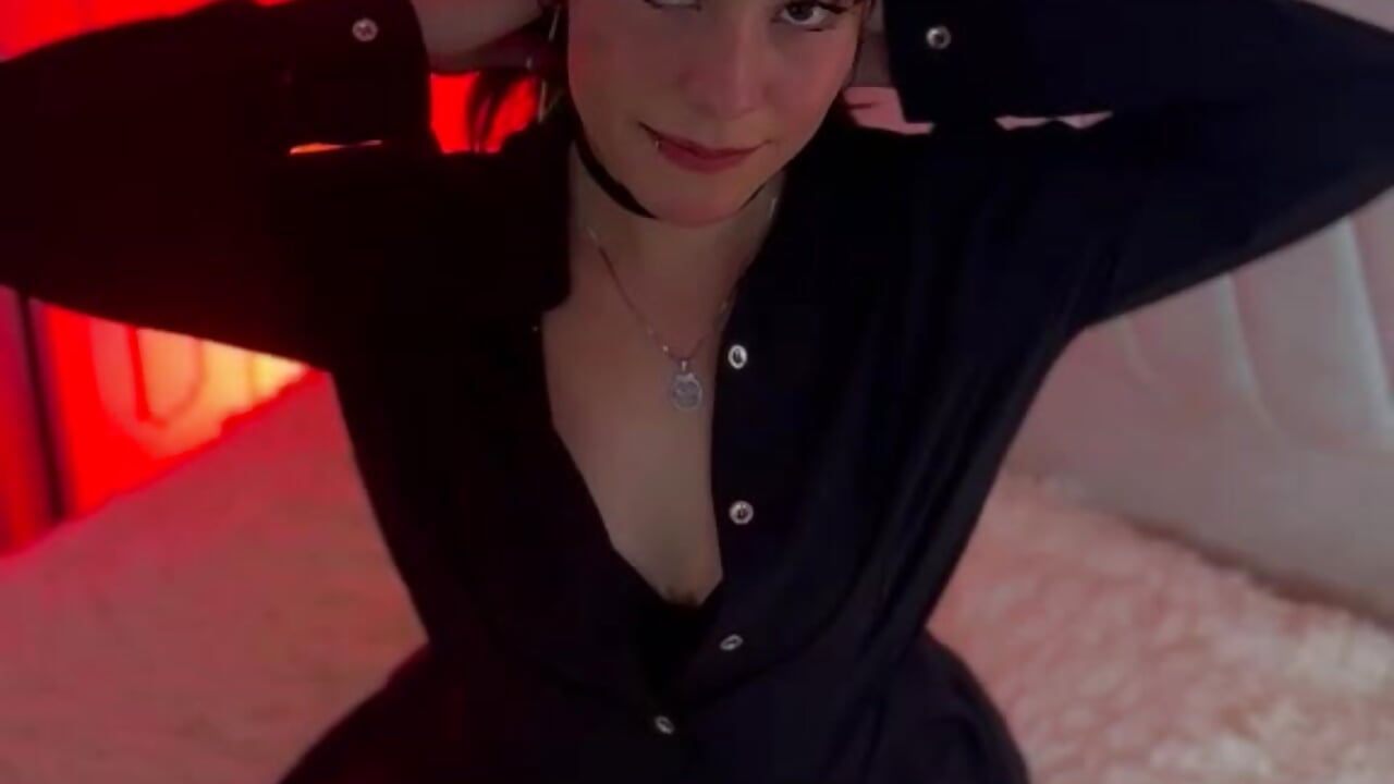 Gothic girl 🖤 - video by Ivyrousse__ cam model
