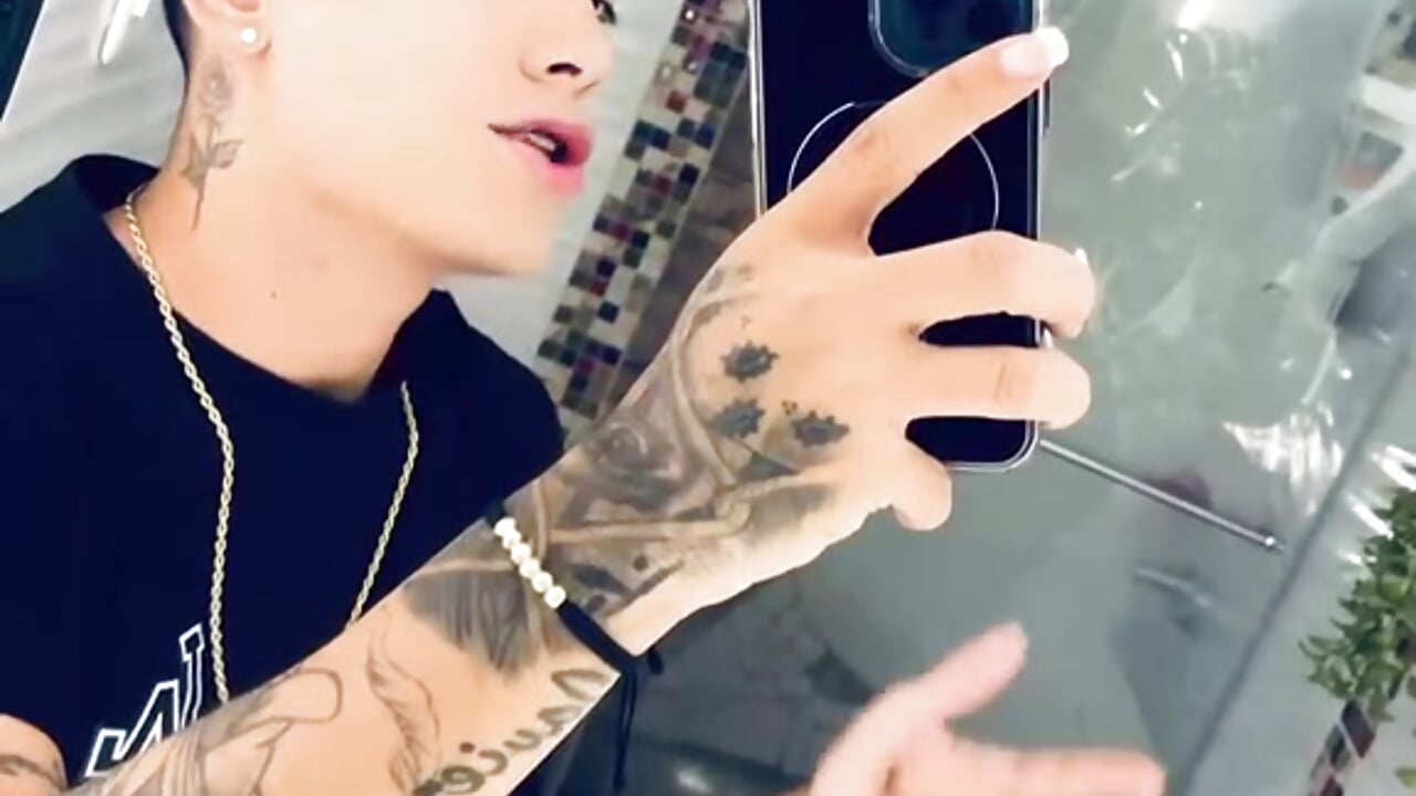 Could it be that I steal glances? - video by NaimVoss cam model