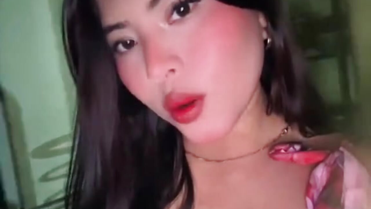 ME... - vídeo de Violette_Doll