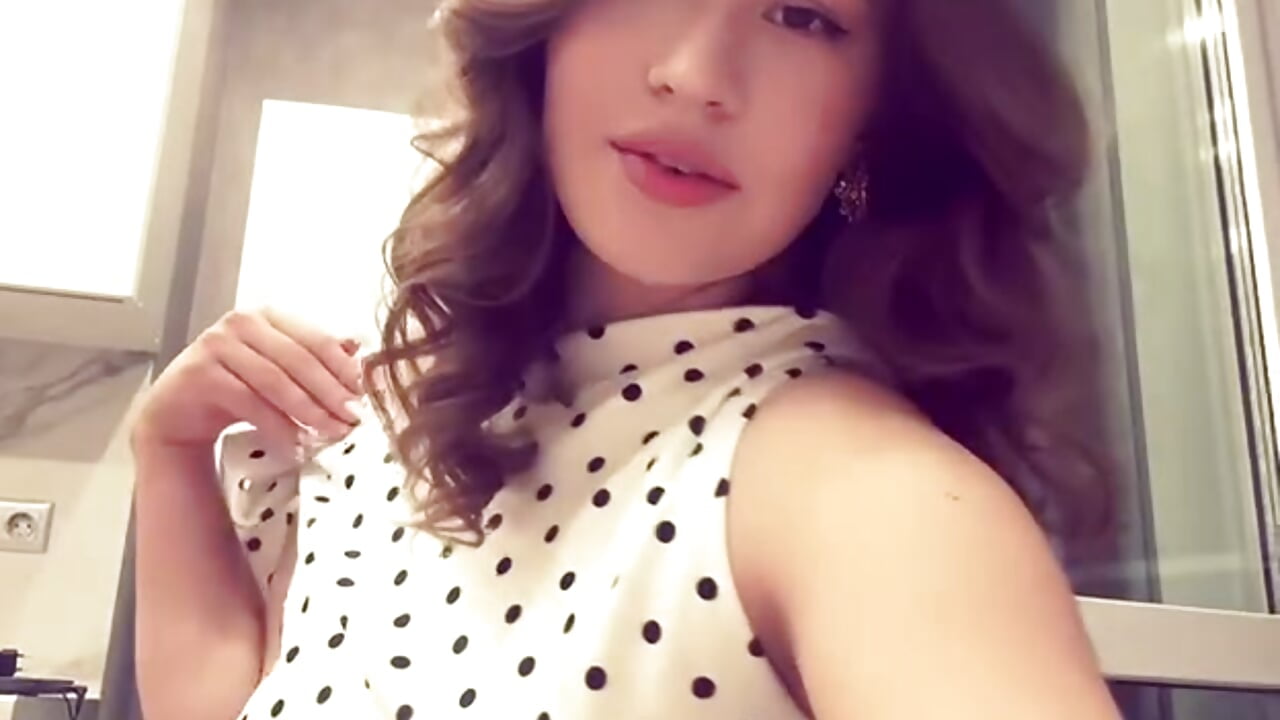 Am I a beauty? - Vídeo de LauranBarela, modelo de vídeos