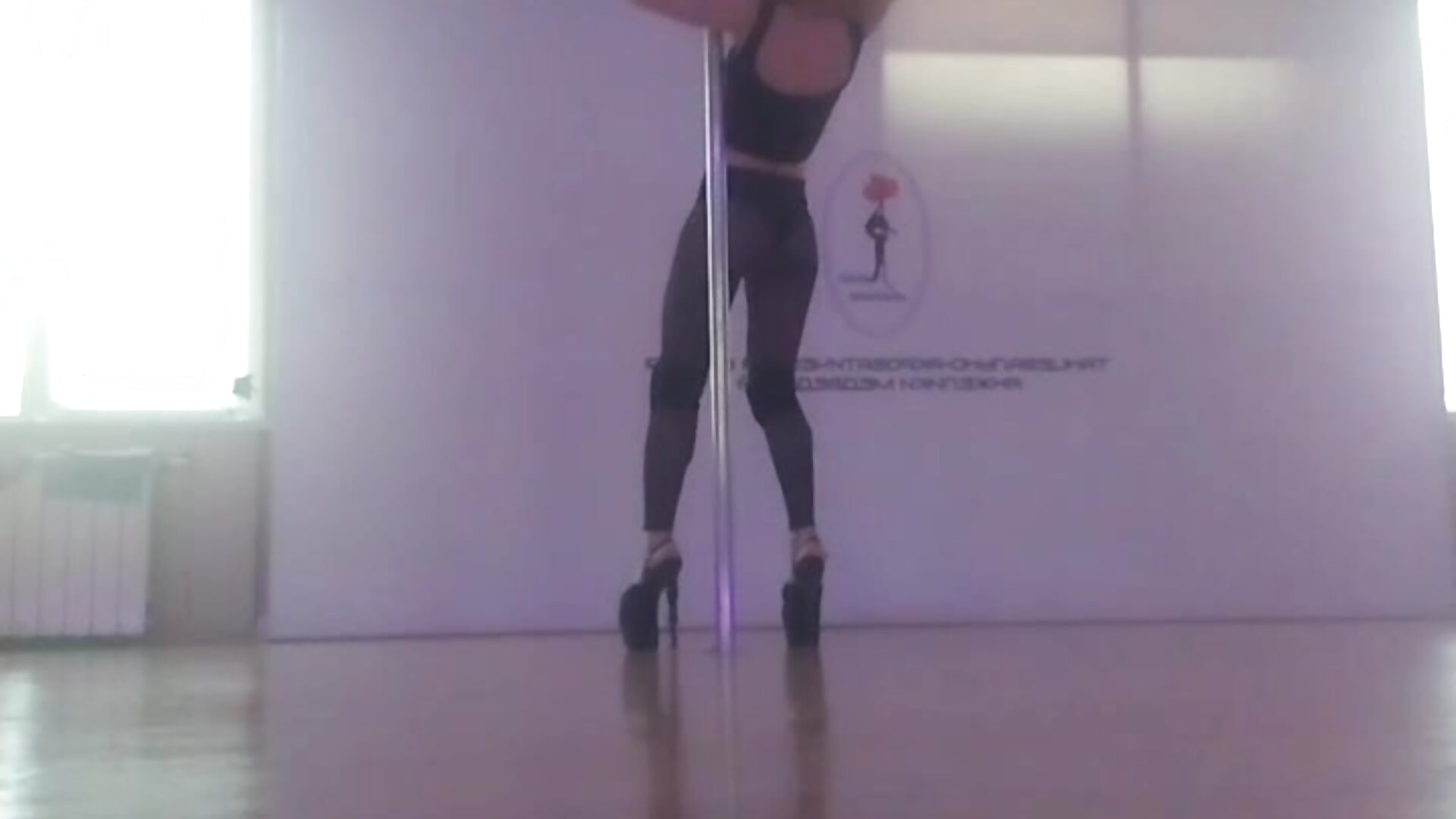 Dance training - video oleh LoraMorarr