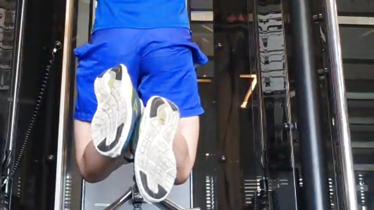 gym routine – video modela na kameri Camiloseedd