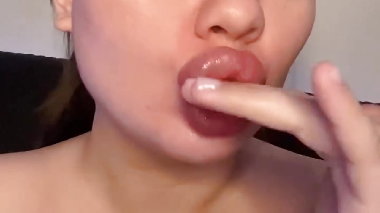 Fingers in the mouth and drool💦
