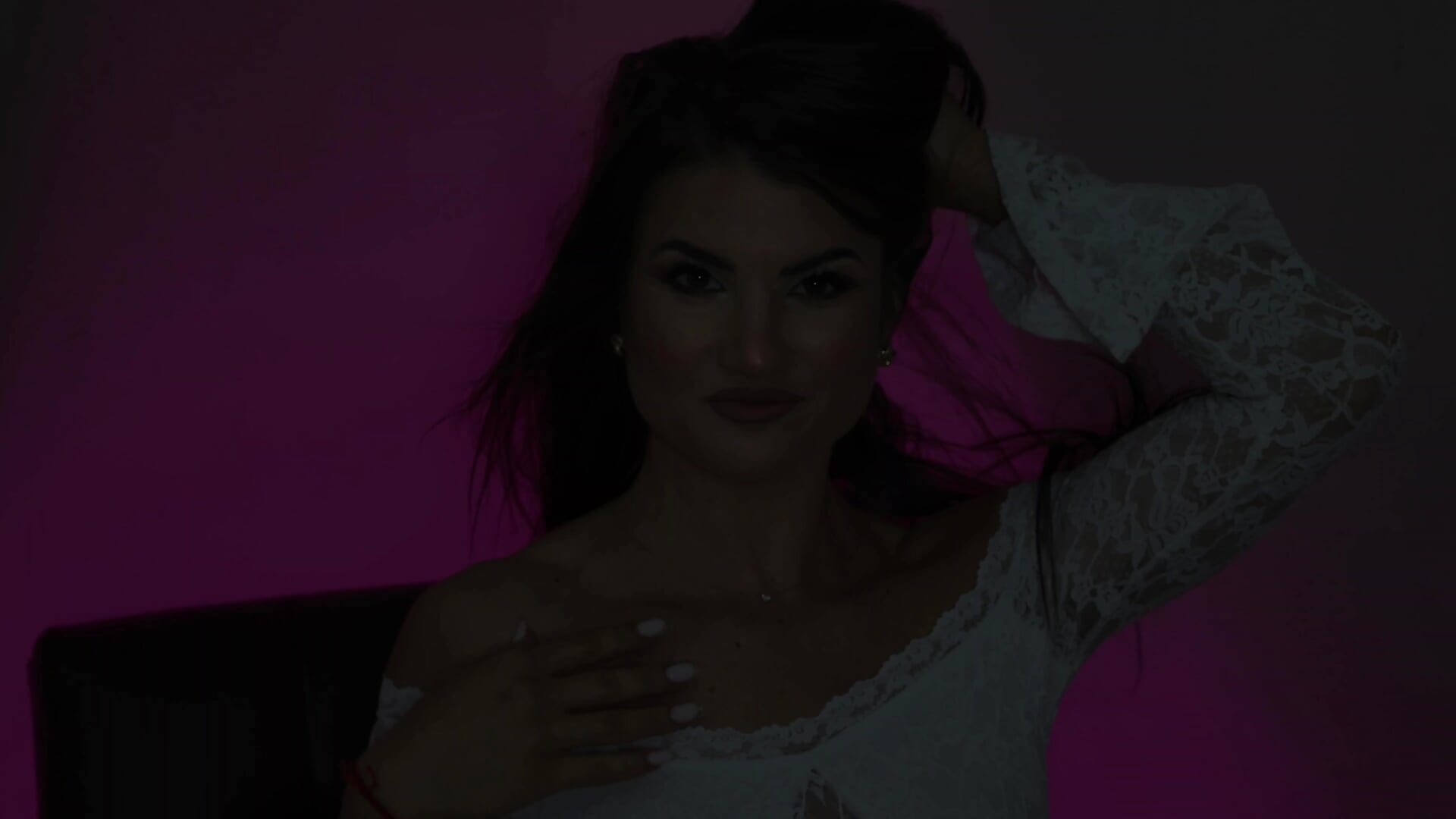Tease - video van RoxanneLyn cam-model