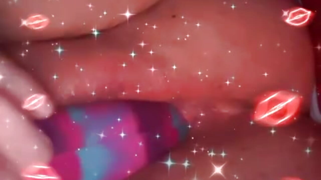 Nips playing with her dildo - відео від вебкаммоделі SolitaryDeviation91