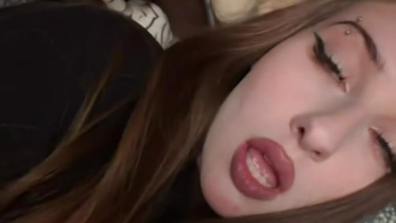 a little tease – video od webkamerové modelky DeloresMortimer
