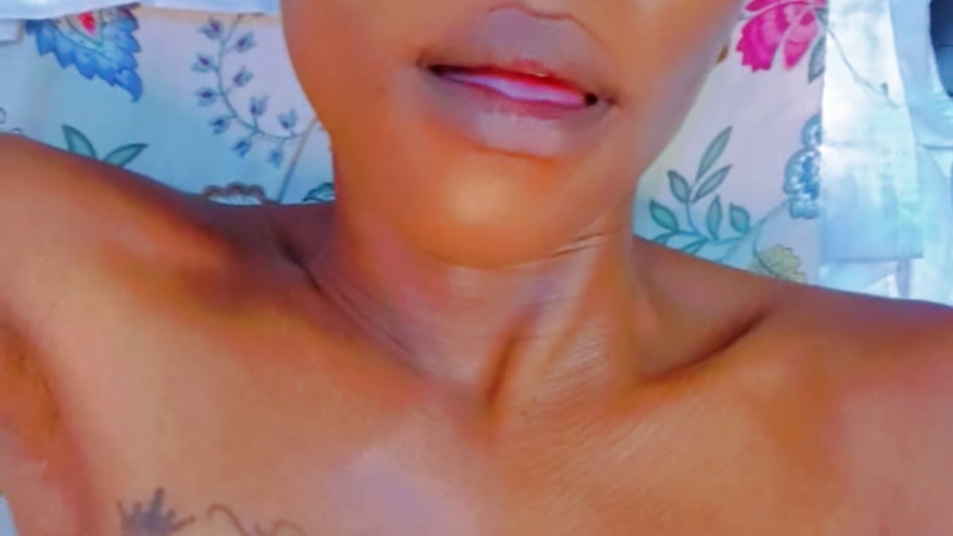 Boobs😋 – video od webkamerové modelky sexy_slut988