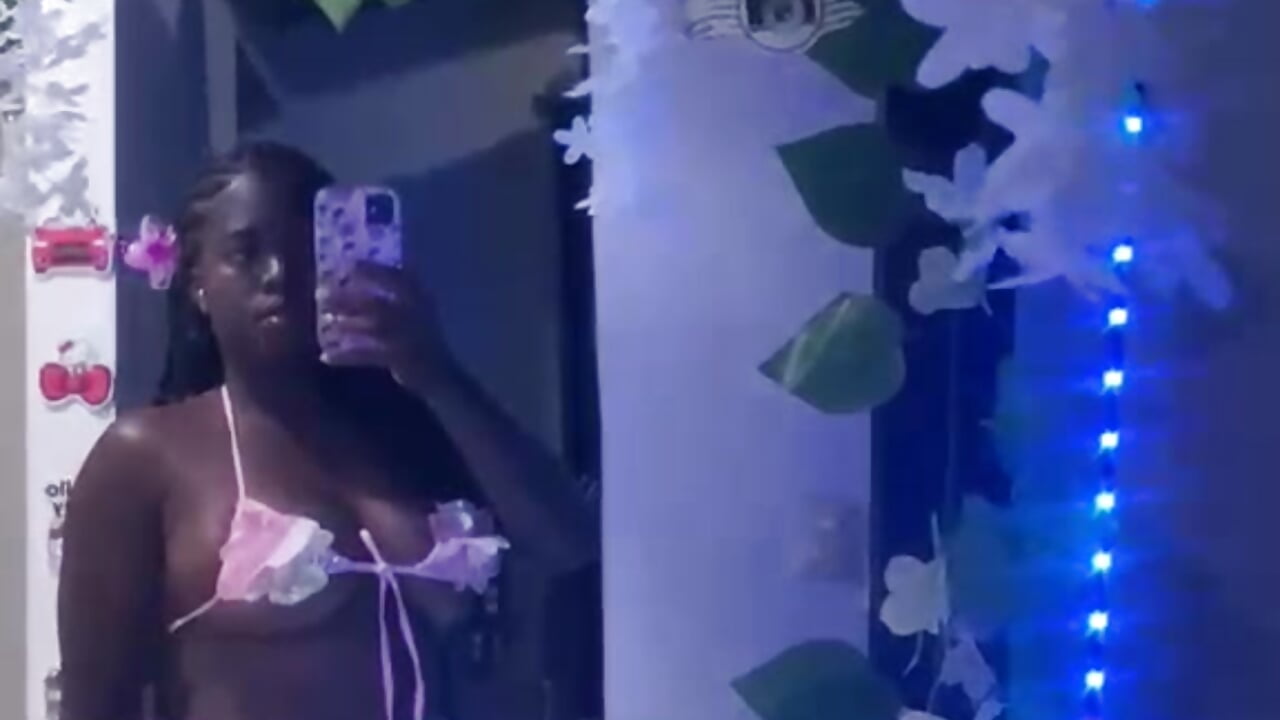 Sexy brunette - video by Eva_Blake1 cam model
