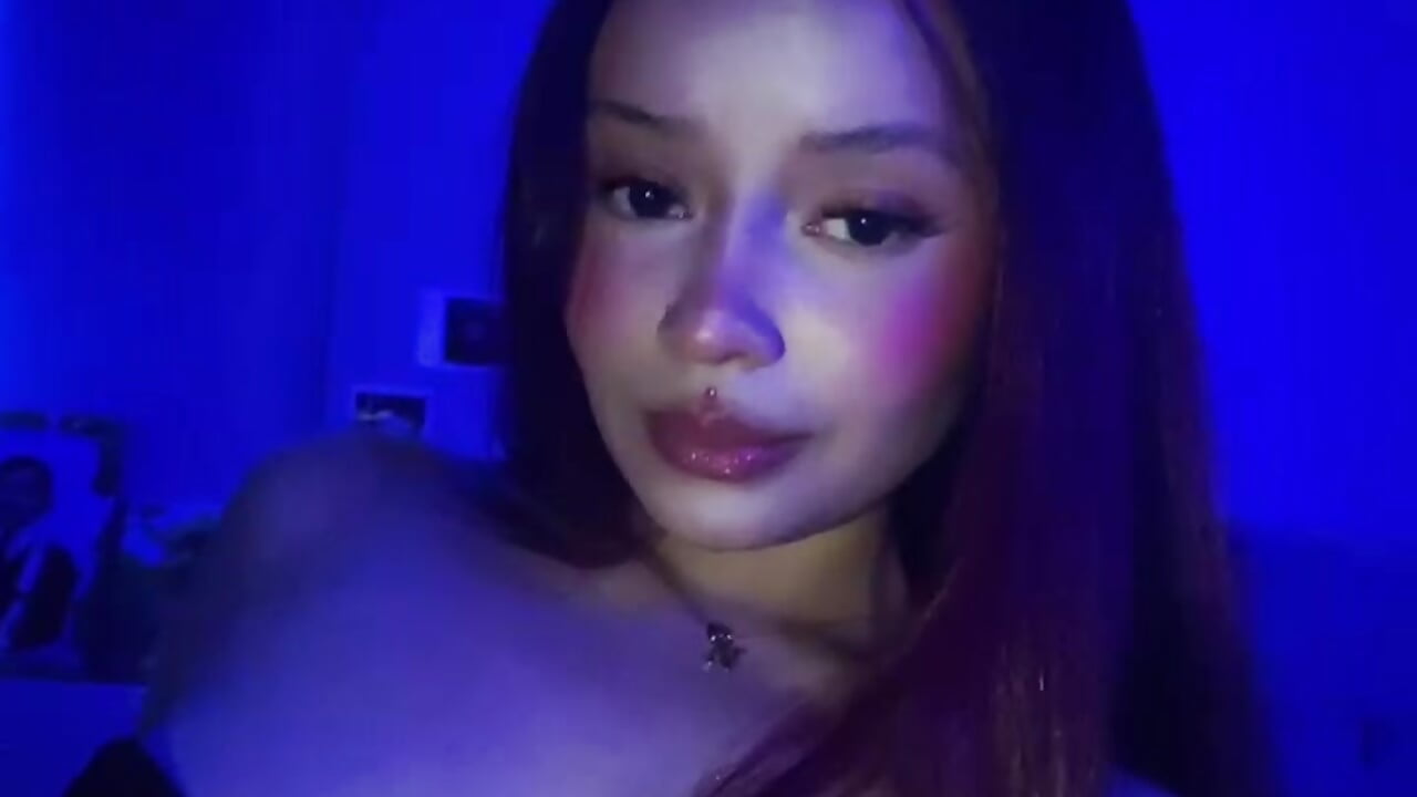 me (❁´◡`❁) - video van Anne_Off cam-model