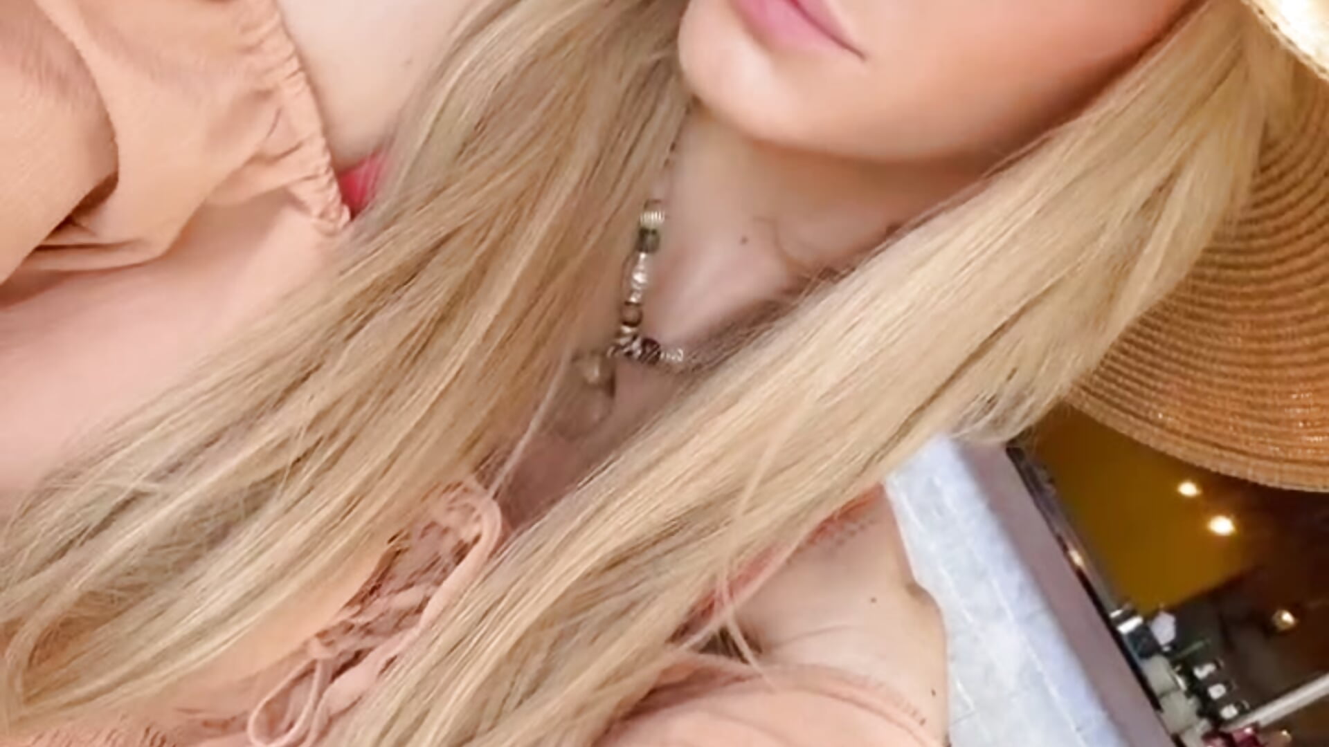 at dinner - vídeo de la modelo de cam Arabellamonroe