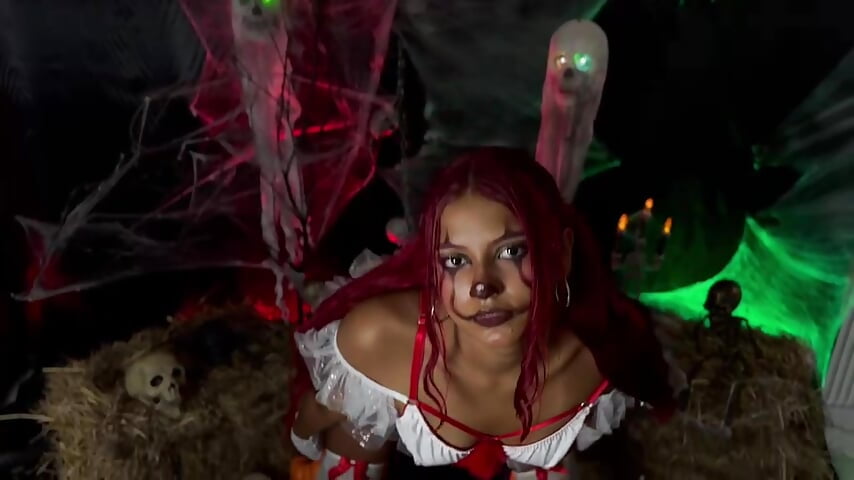 a delicious halloween 🧡 – video od webkamerové modelky linda__antonella