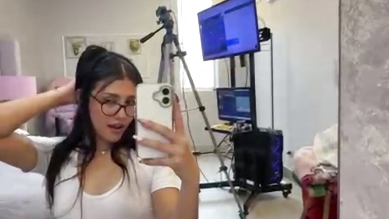 This Mood Deserves Your Full Attention 👀 - video NicoleMoretty kameramallilta