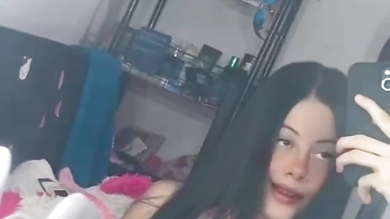 ME - clip cu SlimCharming model videochat