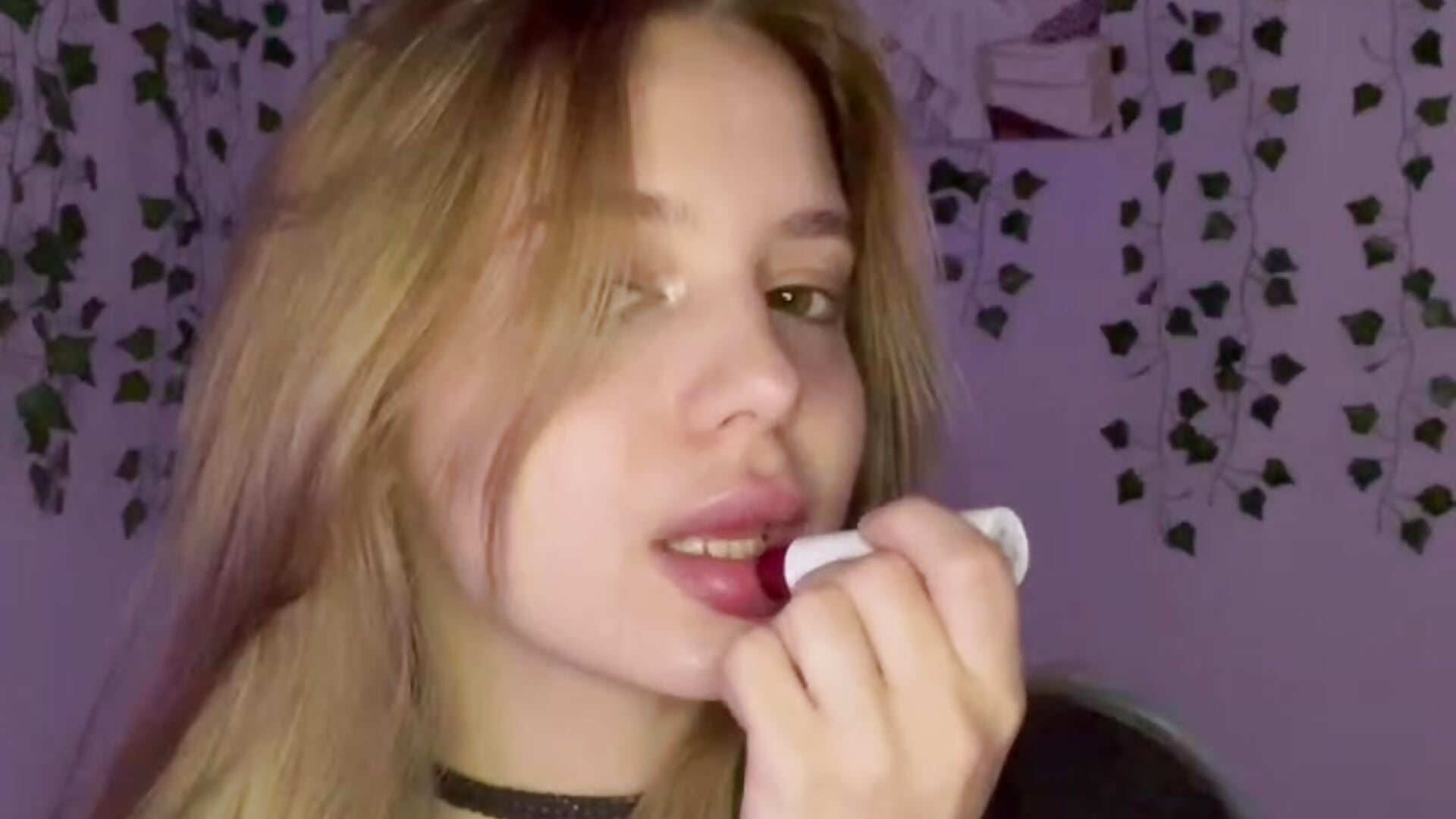 I paint my lips🫦 – video af MirelleMur