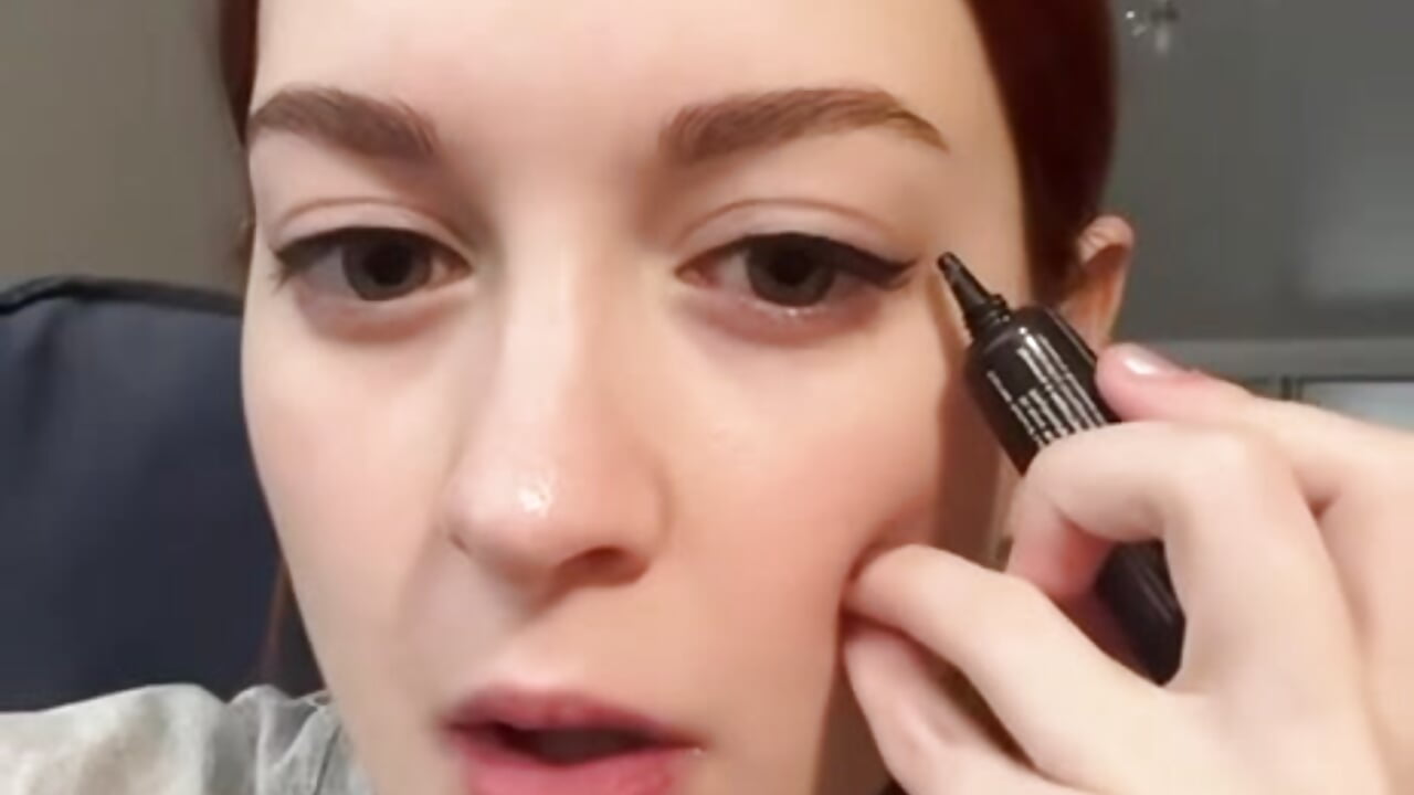 Makeup abuse - video by VickieGorgo cam model