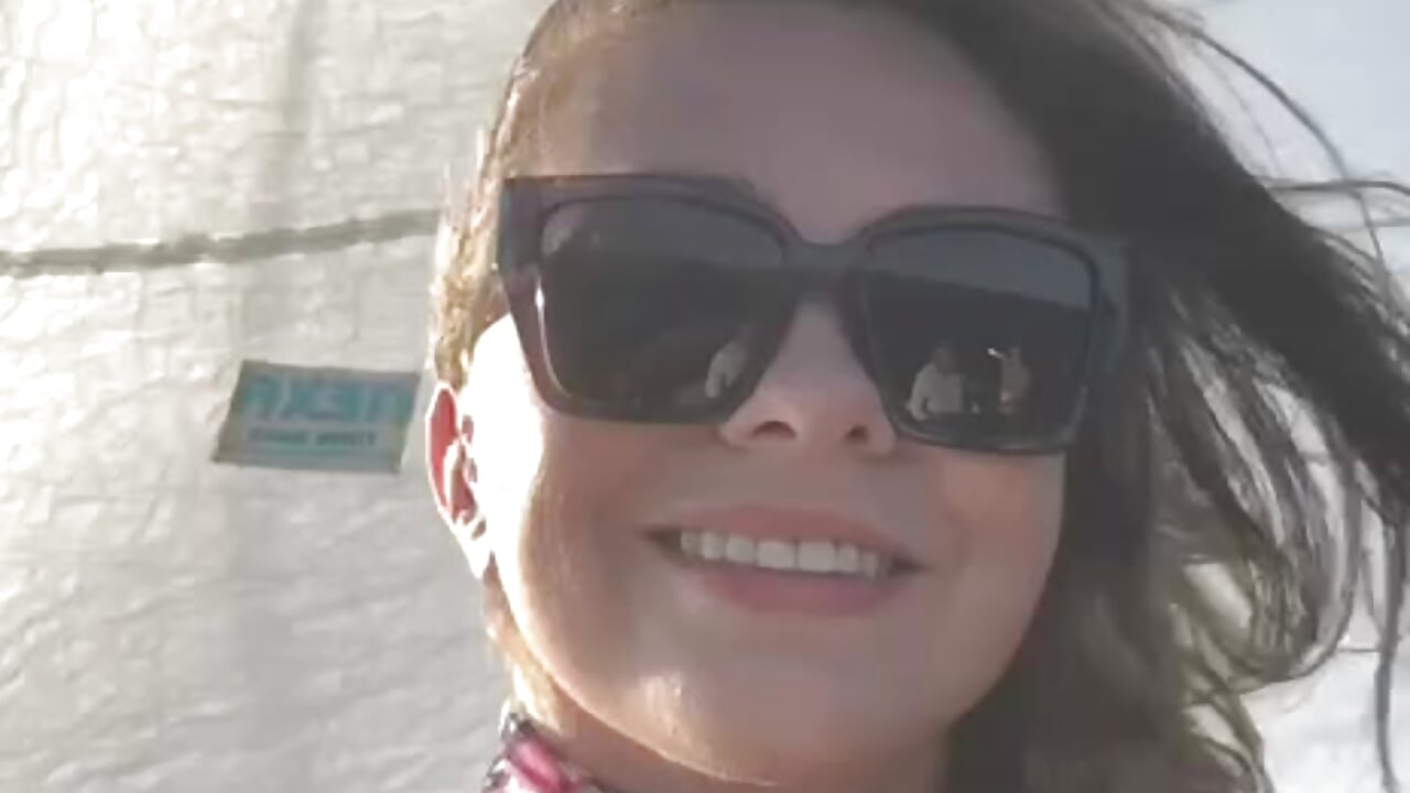 a happy smile and the wind - video LilianaPace kameramallilta
