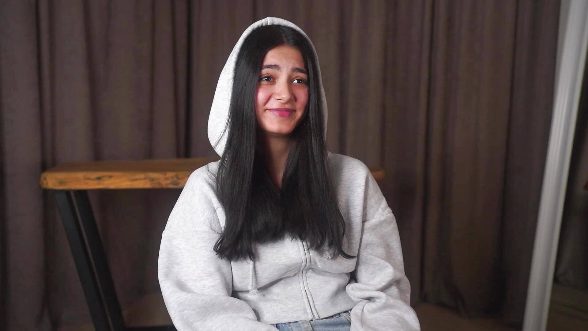 make a funny face — filmik OleneKruss, modela(-lki) na kamerkach