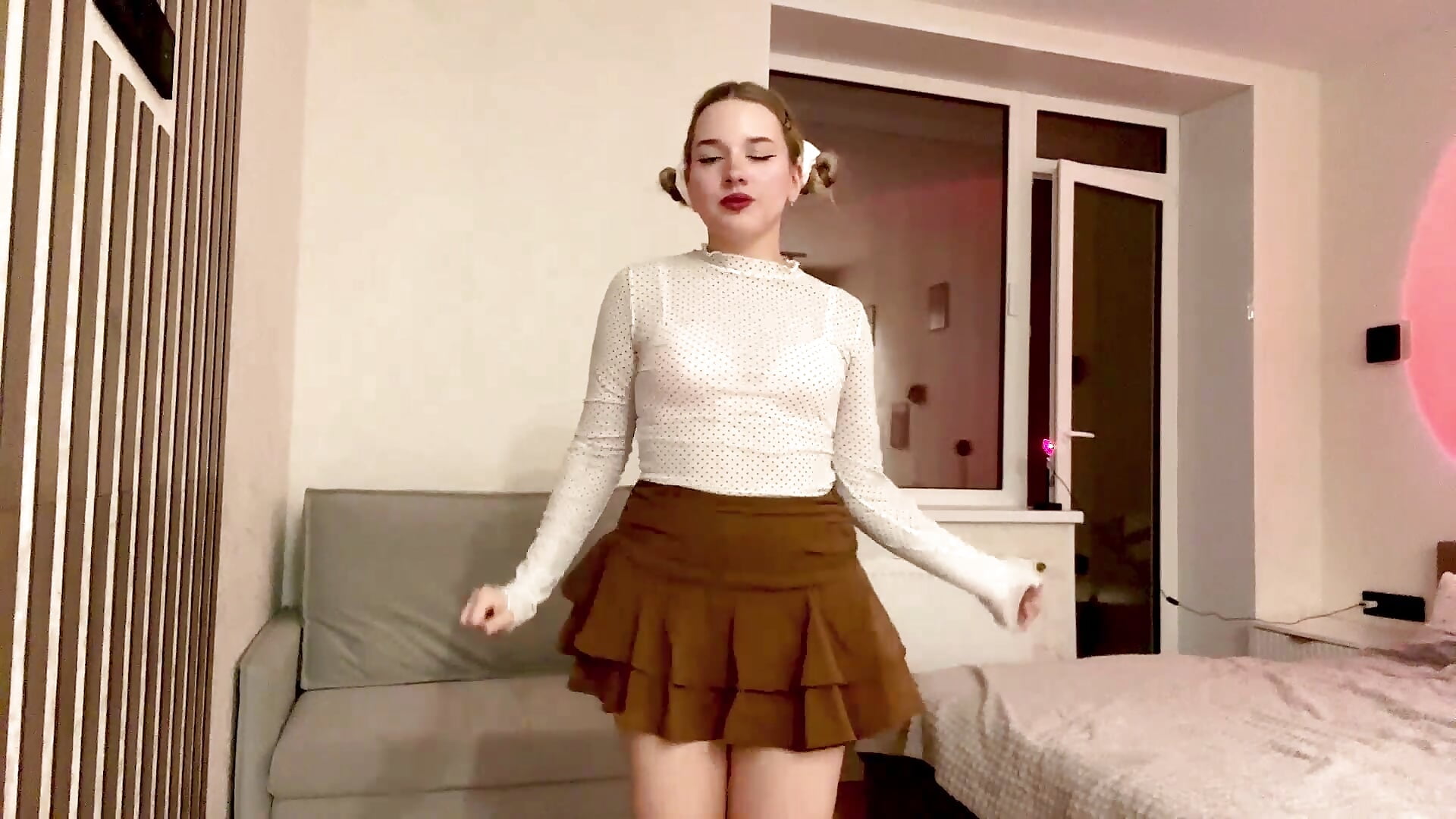 a little dance – video od webkamerové modelky ShastaSamaniego