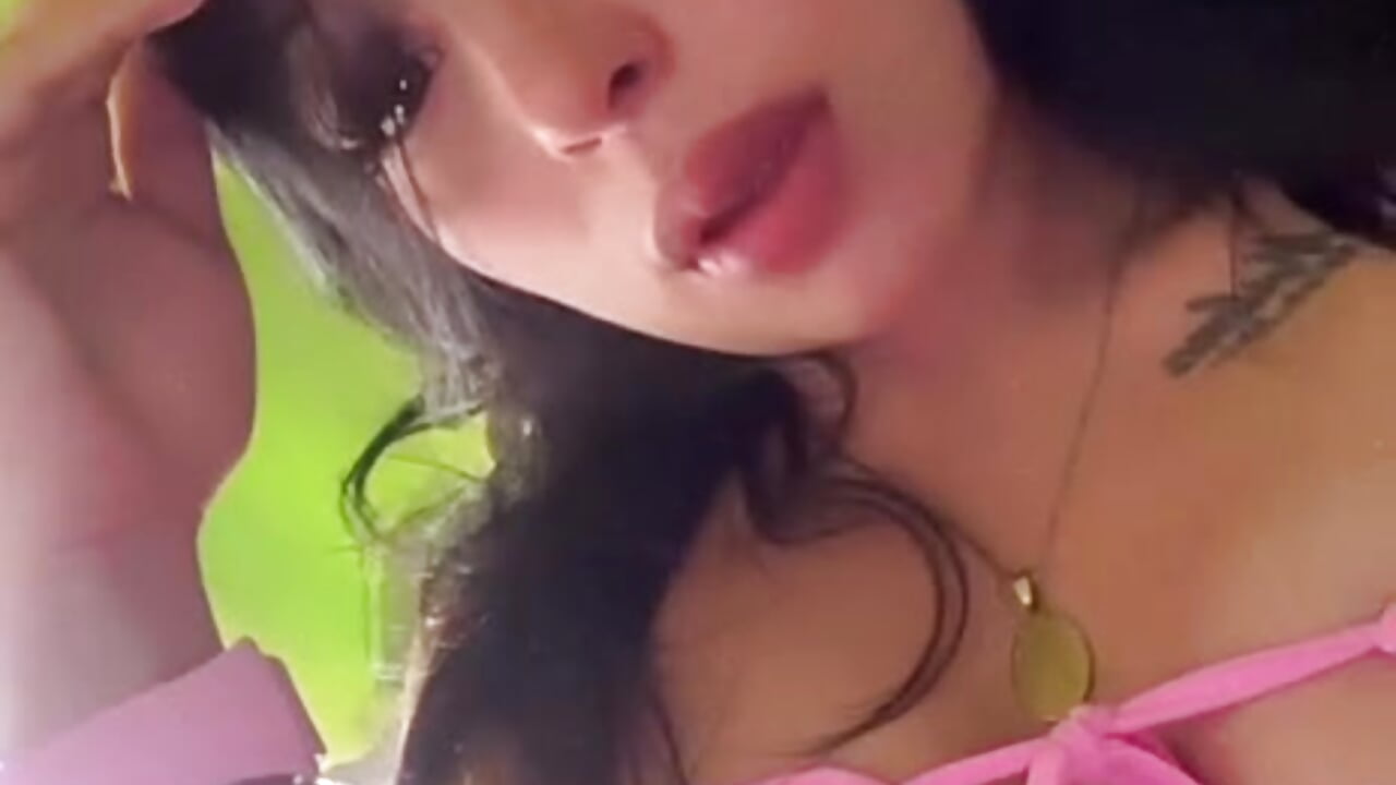 profile-intro-video-1793126148– cariiina_angell kameramodell videója