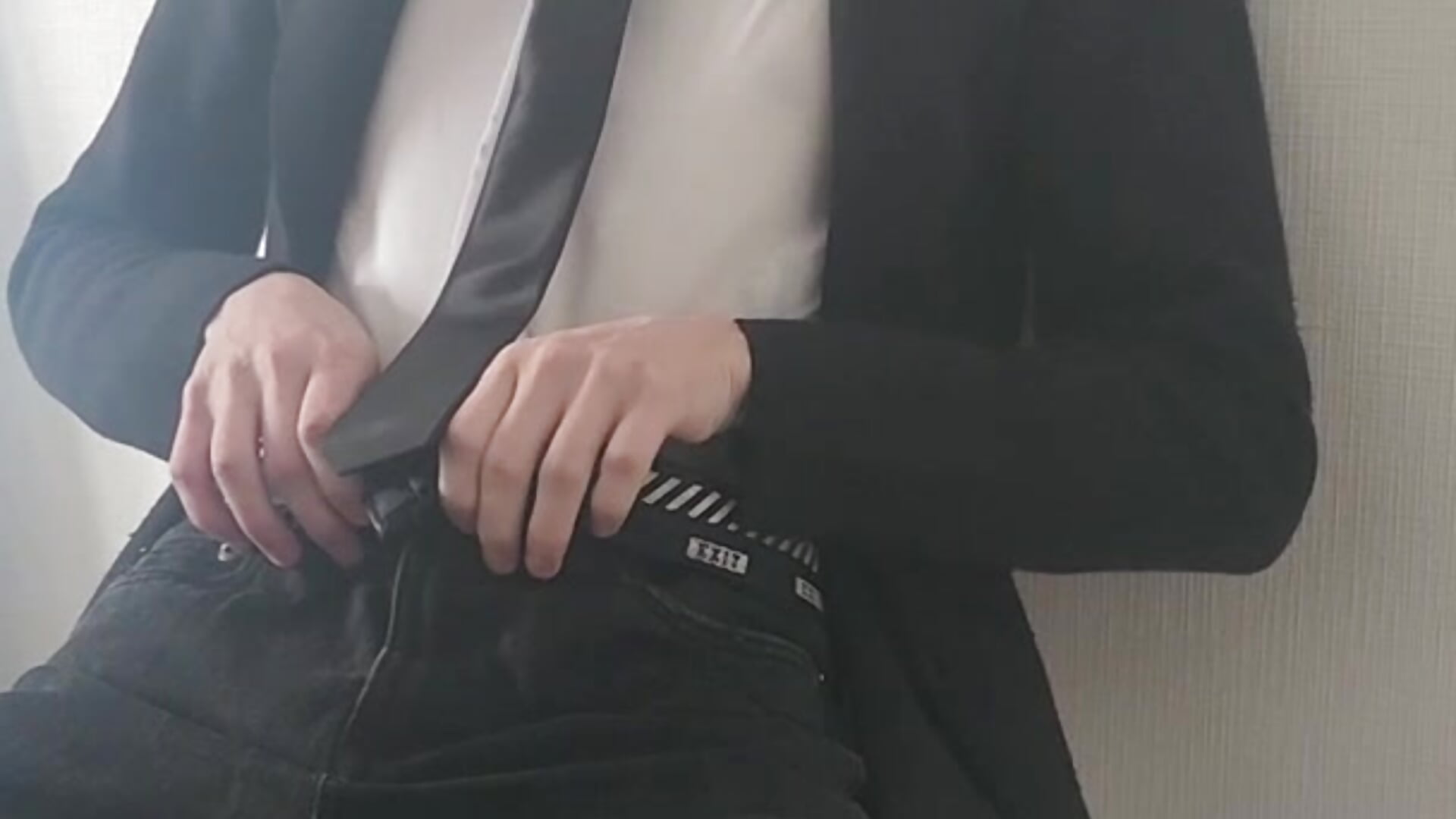 A Gentlemanly Moment – video od Arni_Supreme
