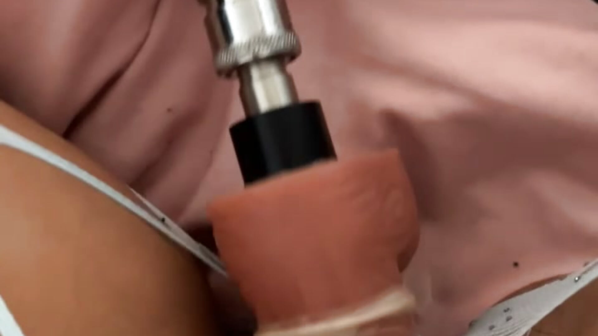 Je me fait prendre par la fuck machine - sexy_romy adlı kamera modelinin videosu