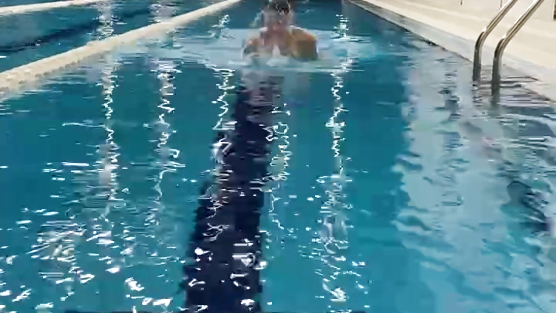 swimmingpool – video af Eddielovesyou