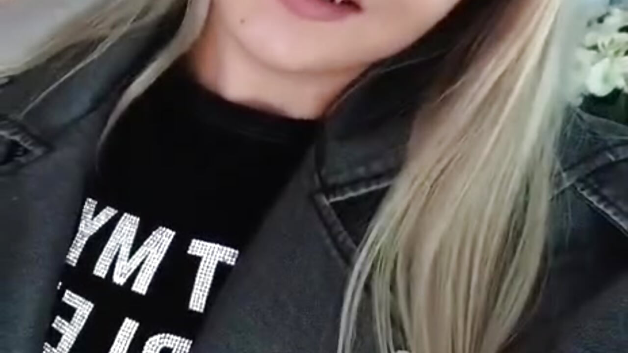 Kiss – video od webkamerové modelky Crystal_DollX