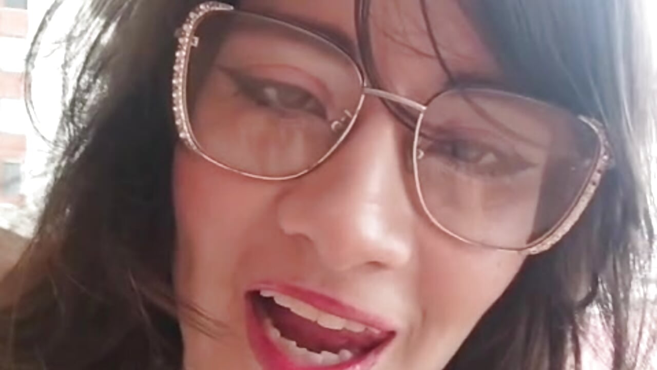 kisses - video by MimiSpark cam model