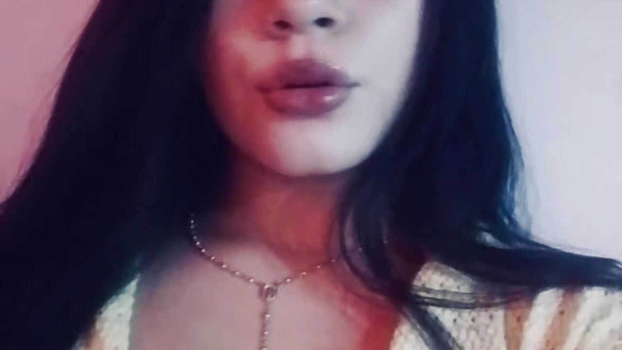 muah! – video od webkamerové modelky shaarlotee_