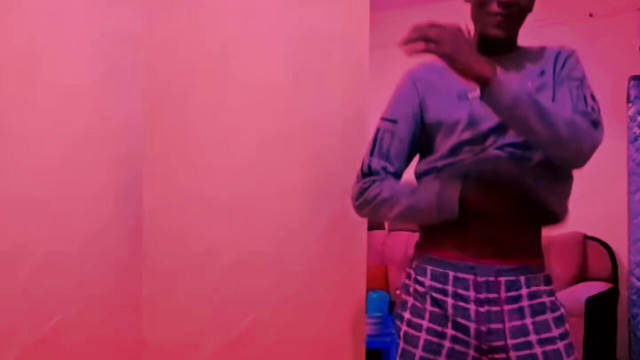 Introduction to this African sexy boy dancing - video av Lured200 cam-modell