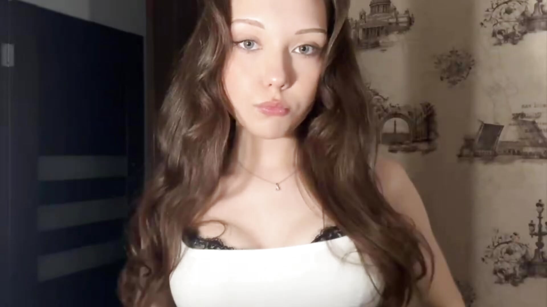 Meow^ - video oleh GladysTurkel kamera model