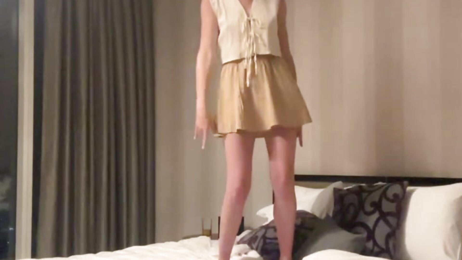 a bit of indulgence^_^ - video av KissMeLolaa cam model