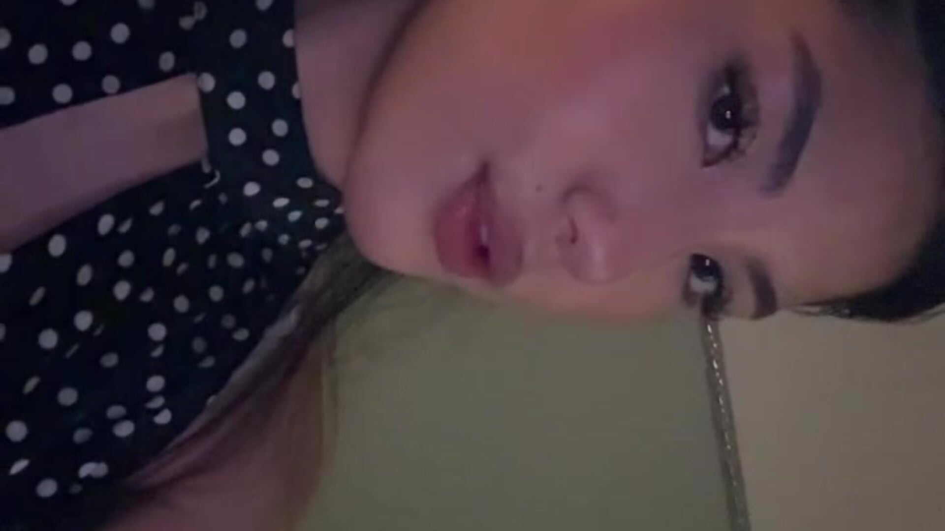 It's me) – video af AngleChittick