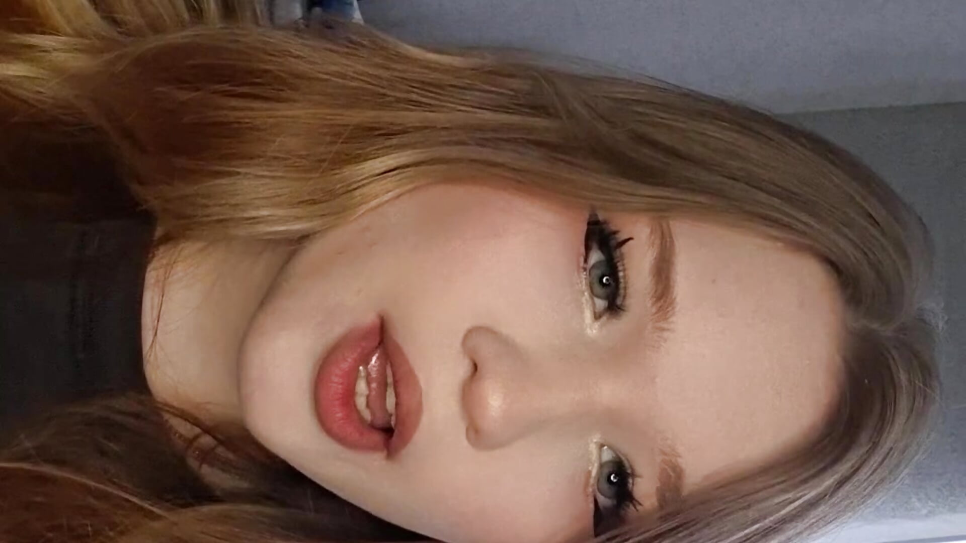 lipsing - vídeo de la modelo de cam MeowCream