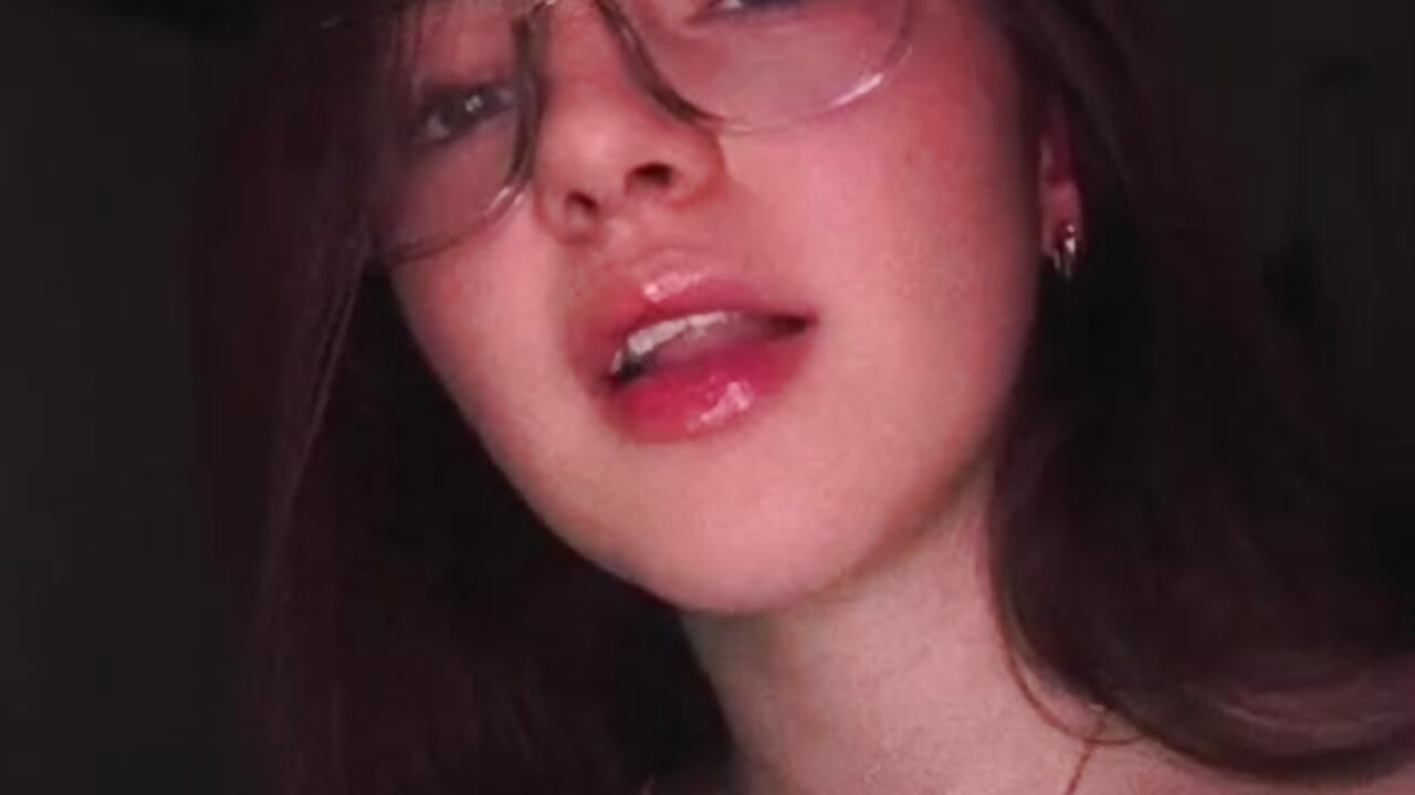 Say Hii - video van CutteeGiirl