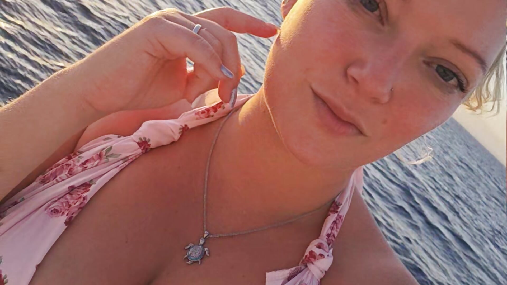 the sea just makes me smile ☺️ - video av itsmecandycoco cam model