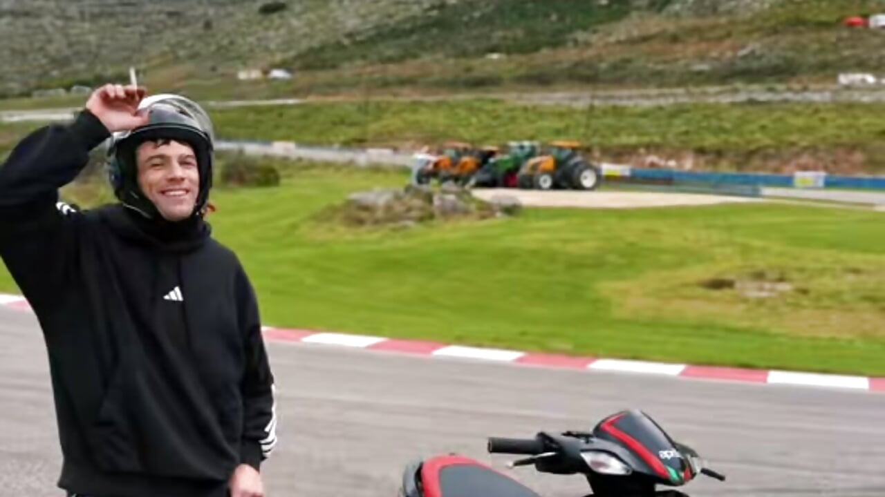 Motos 🏍️ - відео від вебкаммоделі magicolive11