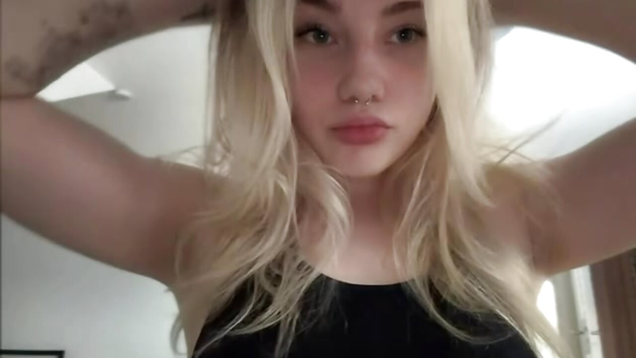 👀 - video by KhloeBlondie cam model